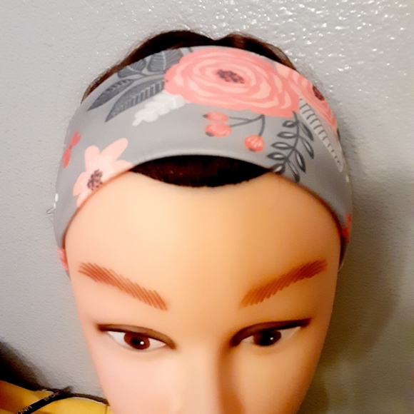 Grey headband with pink Rose's boho style. - Picture 3 of 5